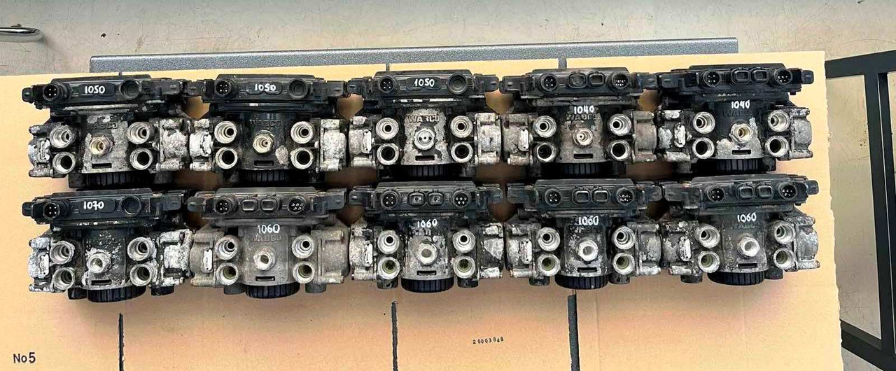 EBS AXLE MODULATOR 2 MAN TGA-TGM-TGL - חלקי בלמים עבור משאית: תמונה 1 EBS AXLE MODULATOR 2 MAN TGA-TGM-TGL - חלקי בלמים עבור משאית: תמונה 1