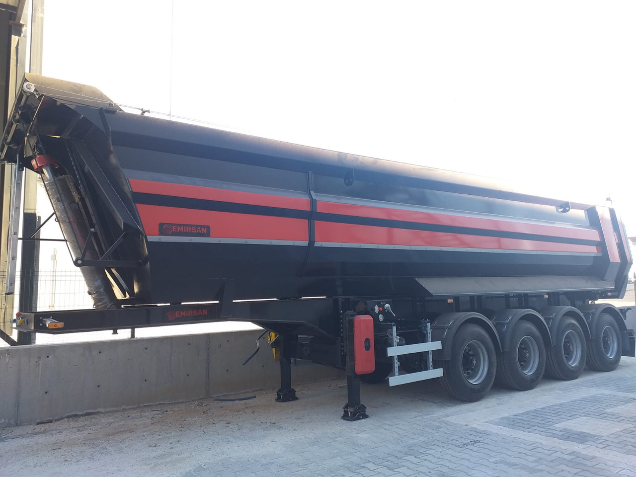 EMIRSAN SELF-STEERING, 4 AXLE U TYPE TIPPER - סמיטריילר עם מזהיר: תמונה 5 EMIRSAN SELF-STEERING, 4 AXLE U TYPE TIPPER - סמיטריילר עם מזהיר: תמונה 5