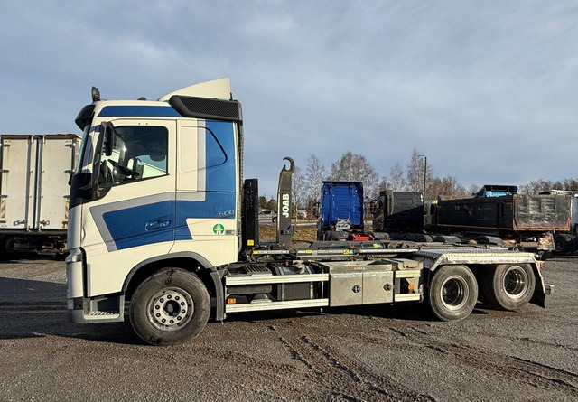 Volvo FH500 koukkuauto vain 493 tkm - משאית הרמת וו: תמונה 3 Volvo FH500 koukkuauto vain 493 tkm - משאית הרמת וו: תמונה 3