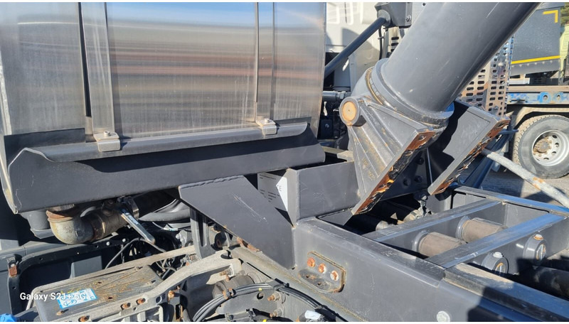 Volvo FH750 New engine and gearbox - משאית עם שלדת תא: תמונה 4 Volvo FH750 New engine and gearbox - משאית עם שלדת תא: תמונה 4