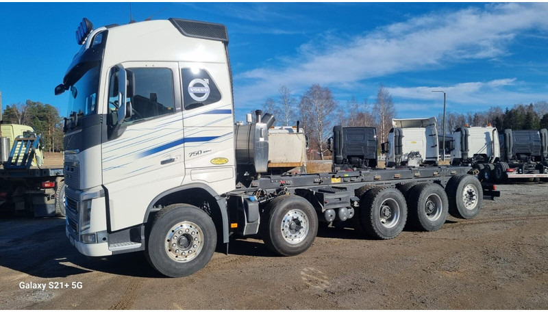 Volvo FH750 New engine and gearbox - משאית עם שלדת תא: תמונה 1 Volvo FH750 New engine and gearbox - משאית עם שלדת תא: תמונה 1