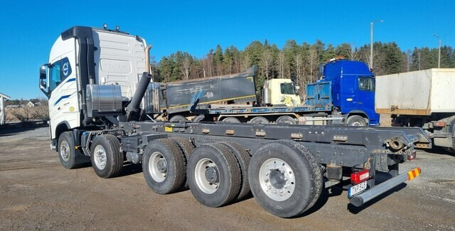 Volvo FH750 uusi moottori/vaihteisto - משאית עם שלדת תא: תמונה 3 Volvo FH750 uusi moottori/vaihteisto - משאית עם שלדת תא: תמונה 3
