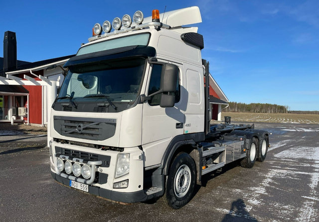 Volvo FM460 6X4 KOUKKUAUTO - משאית הרמת וו: תמונה 3 Volvo FM460 6X4 KOUKKUAUTO - משאית הרמת וו: תמונה 3