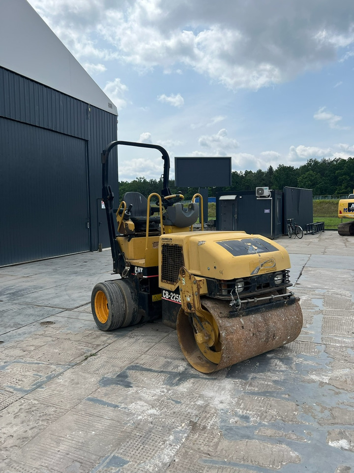 CATERPILLAR CB-225E - רולר: תמונה 4 CATERPILLAR CB-225E - רולר: תמונה 4