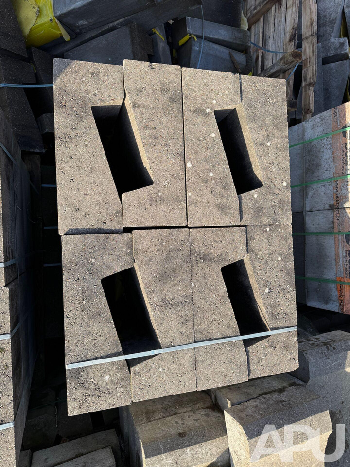 Ciek wodny/obrzeże/korytko trójkątne 50x50x20 - ציוד בנייה: תמונה 4 Ciek wodny/obrzeże/korytko trójkątne 50x50x20 - ציוד בנייה: תמונה 4