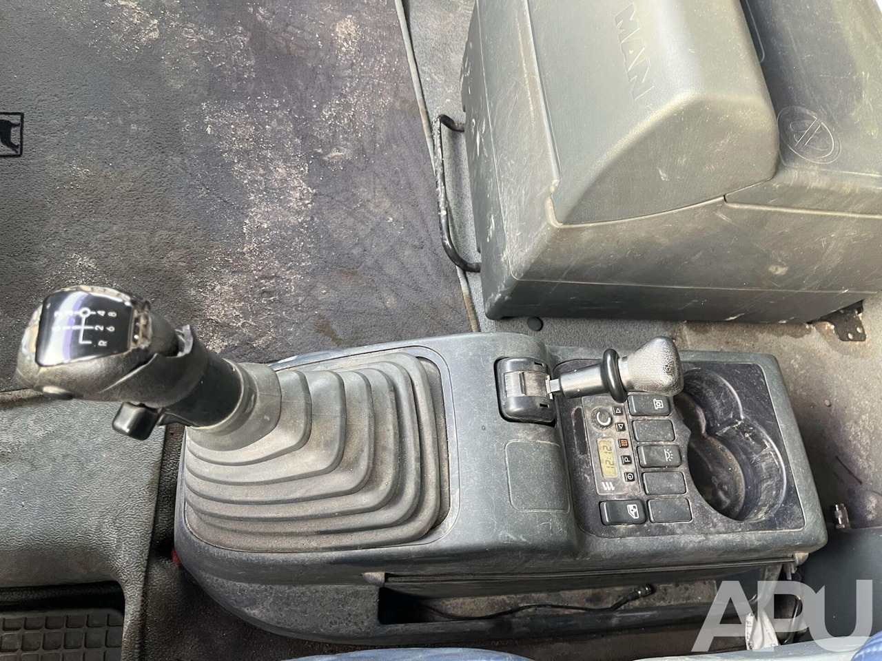 MAN TGA 26.480 - משאית צד נופל/ שטוחה, משאית מנוף: תמונה 2 MAN TGA 26.480 - משאית צד נופל/ שטוחה, משאית מנוף: תמונה 2