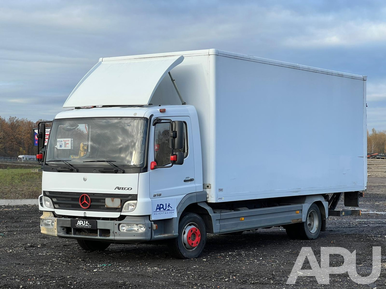Mercedes-Benz ATEGO 818 winda - משאית תיבה: תמונה 1 Mercedes-Benz ATEGO 818 winda - משאית תיבה: תמונה 1