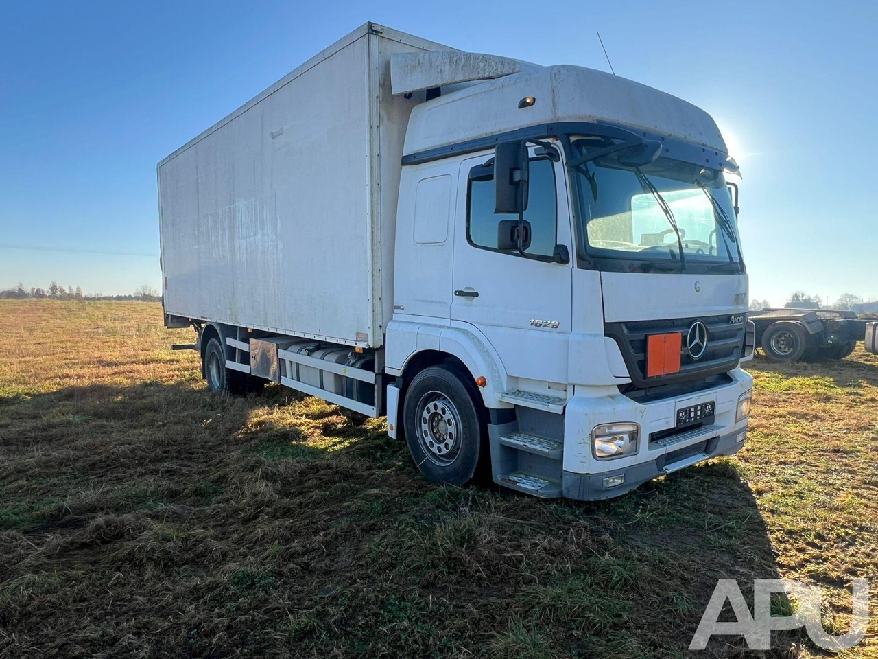 Mercedes-Benz Axor 1829 - משאית תיבה: תמונה 3 Mercedes-Benz Axor 1829 - משאית תיבה: תמונה 3