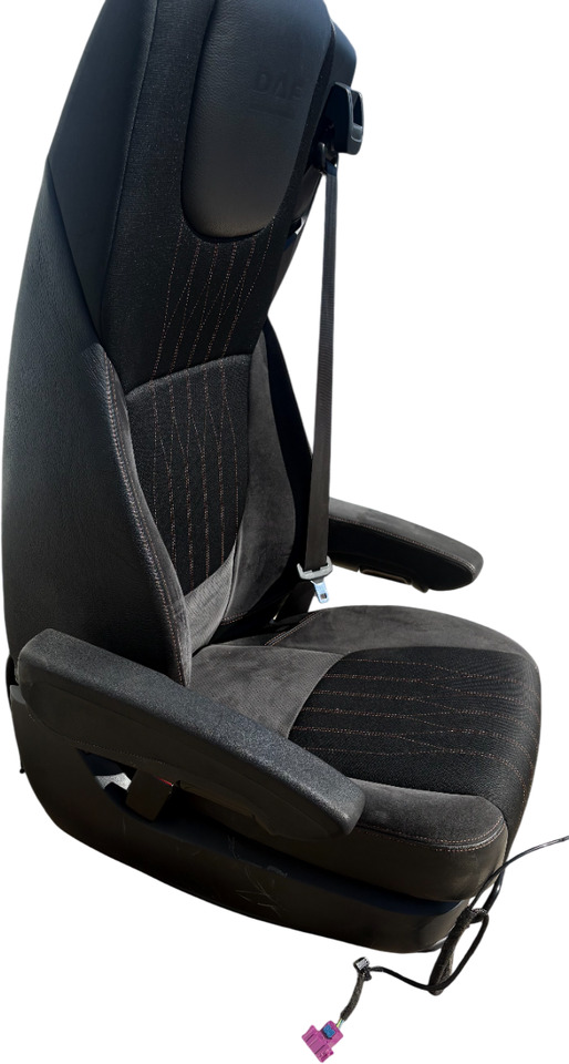 DAF BESTUURDERSZITPLAATS MET DAF LOGO GEBRUIKT 2437894U - מושב עבור משאית: תמונה 2 DAF BESTUURDERSZITPLAATS MET DAF LOGO GEBRUIKT 2437894U - מושב עבור משאית: תמונה 2