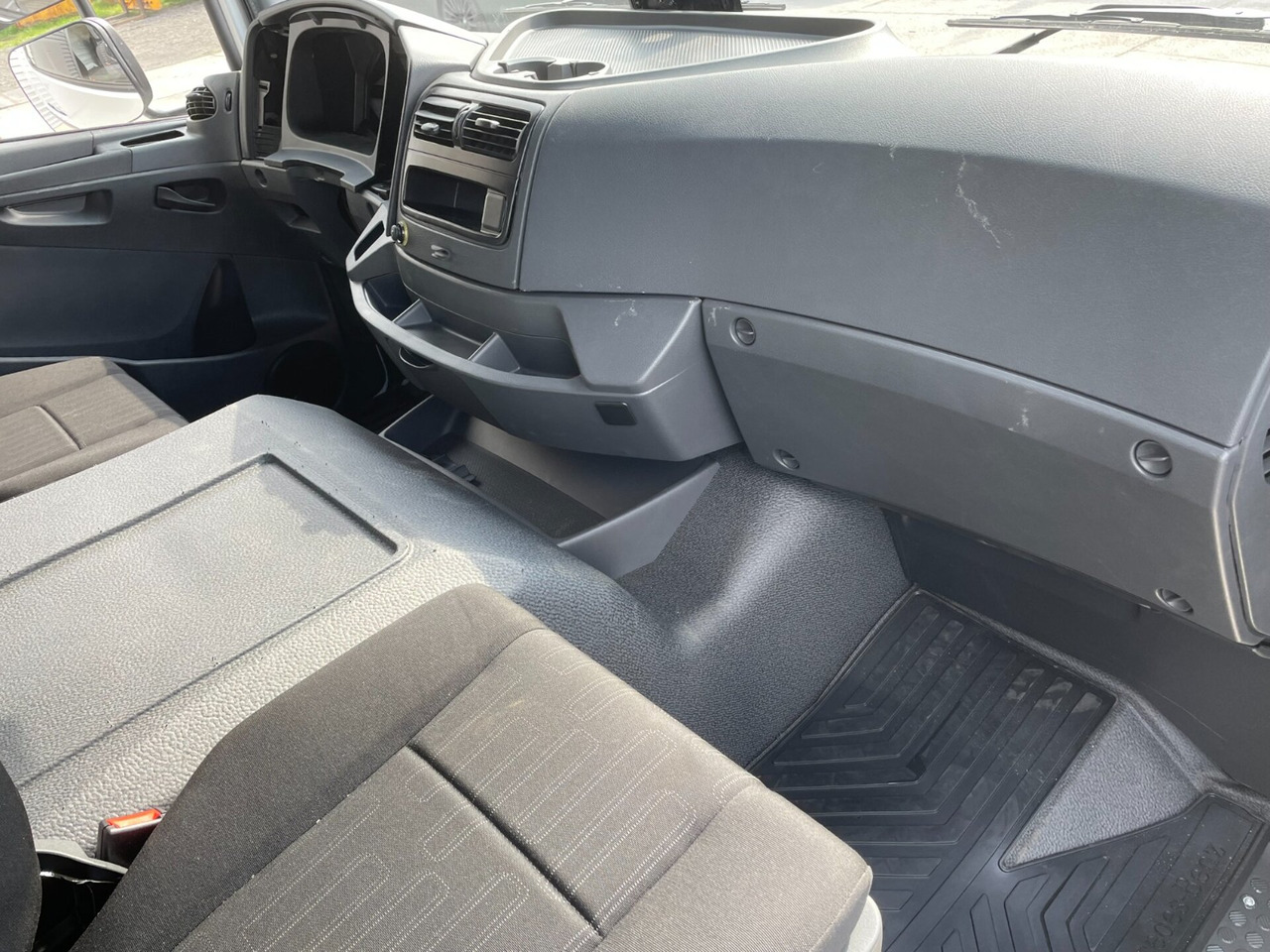 חָדָשׁ תא עבור משאית MB ATEGO CABINE EURO 6 TUNEL VOOR 6 CYL.MOTOR INCL. SEAT 000074A: תמונה 14