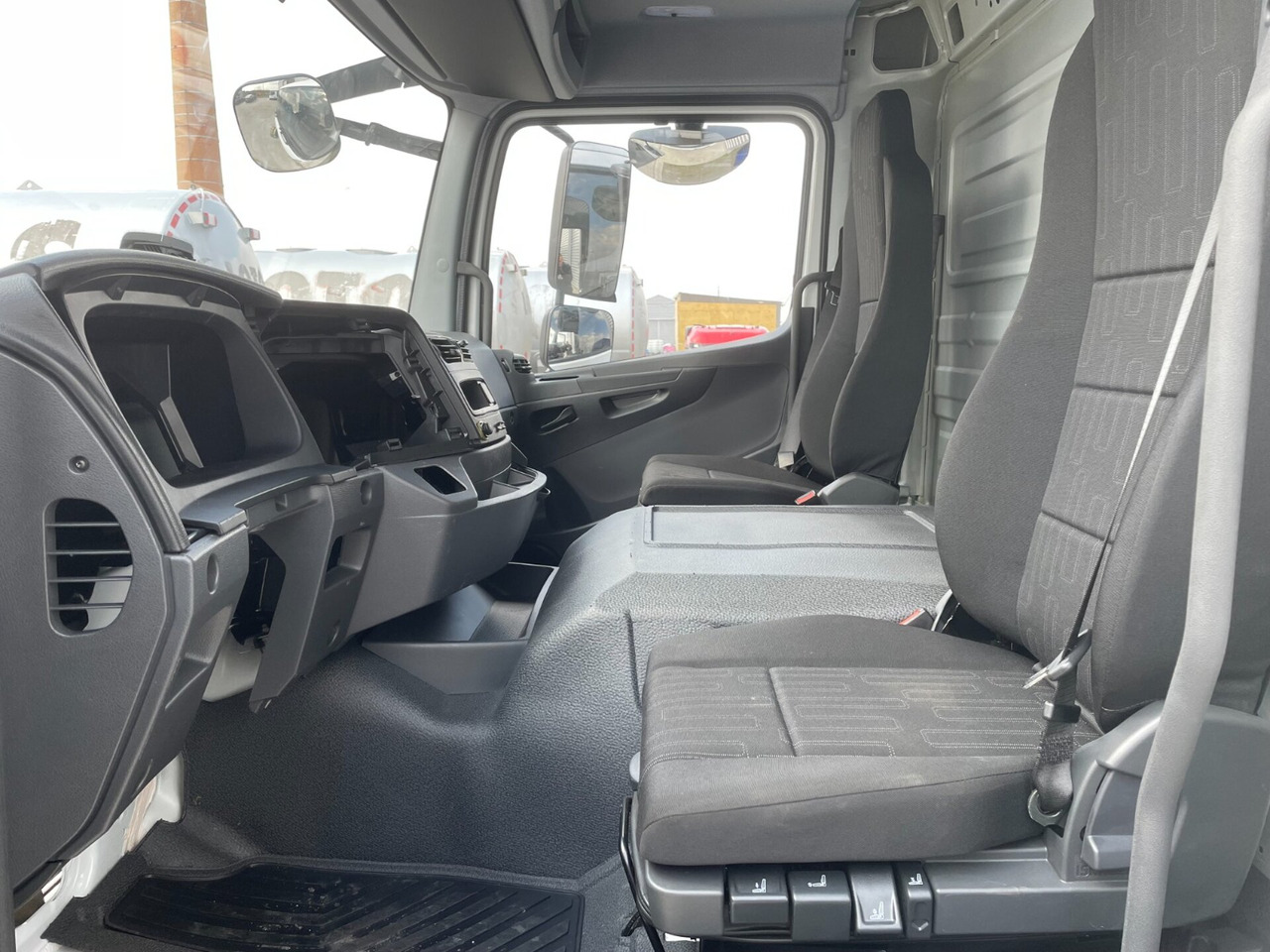 חָדָשׁ תא עבור משאית MB ATEGO CABINE EURO 6 TUNEL VOOR 6 CYL.MOTOR INCL. SEAT 000074A: תמונה 7