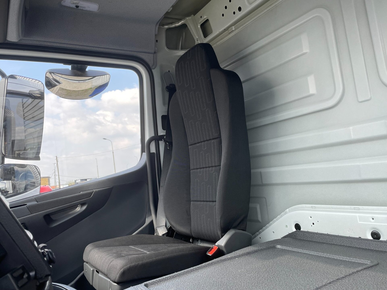 חָדָשׁ תא עבור משאית MB ATEGO CABINE EURO 6 TUNEL VOOR 6 CYL.MOTOR INCL. SEAT 000074A: תמונה 9
