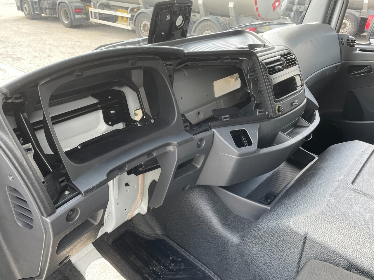 חָדָשׁ תא עבור משאית MB ATEGO CABINE EURO 6 TUNEL VOOR 6 CYL.MOTOR INCL. SEAT 000074A: תמונה 10