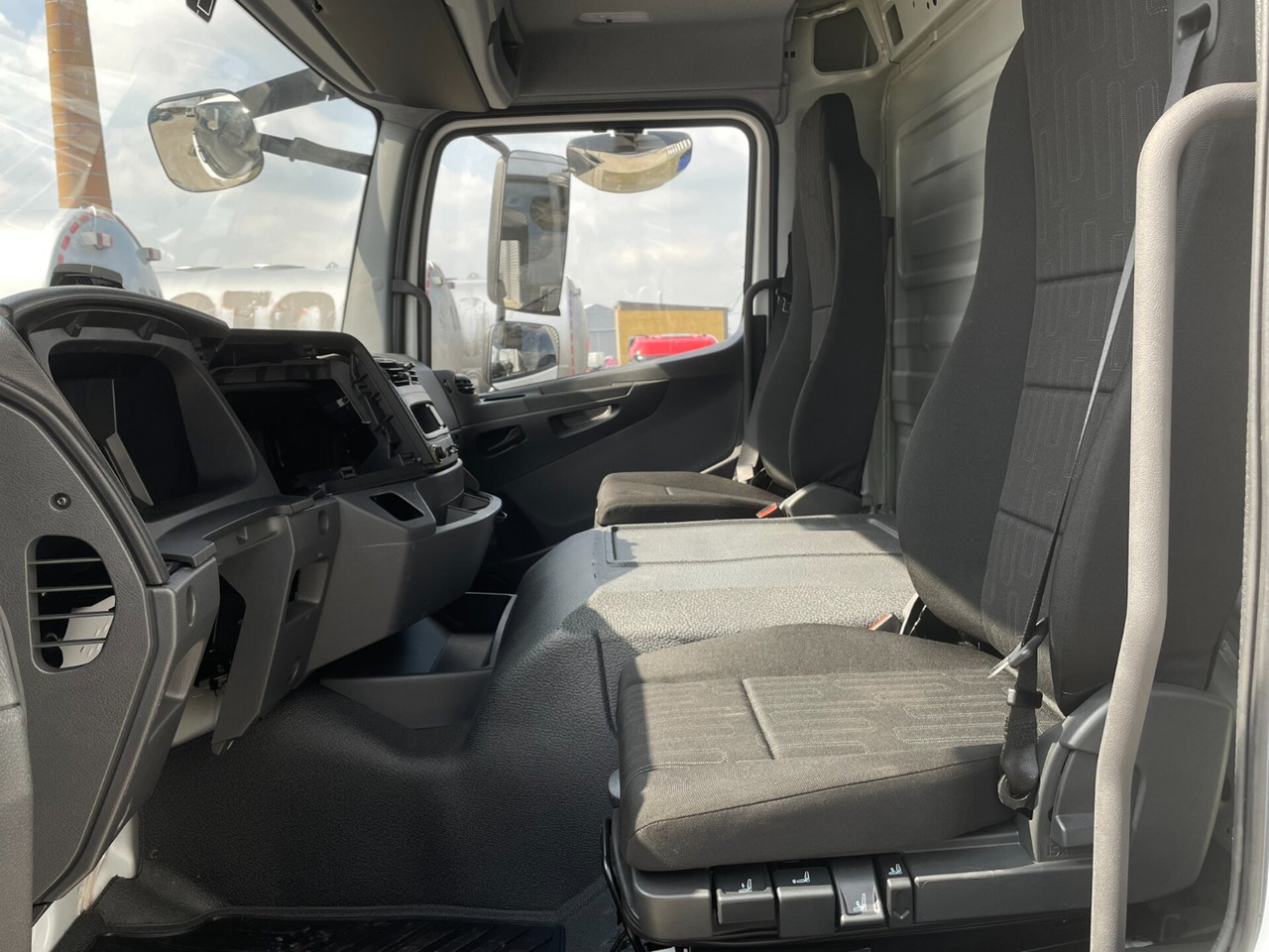חָדָשׁ תא עבור משאית MB ATEGO CABINE EURO 6 TUNEL VOOR 6 CYL.MOTOR INCL. SEAT 000074A: תמונה 8