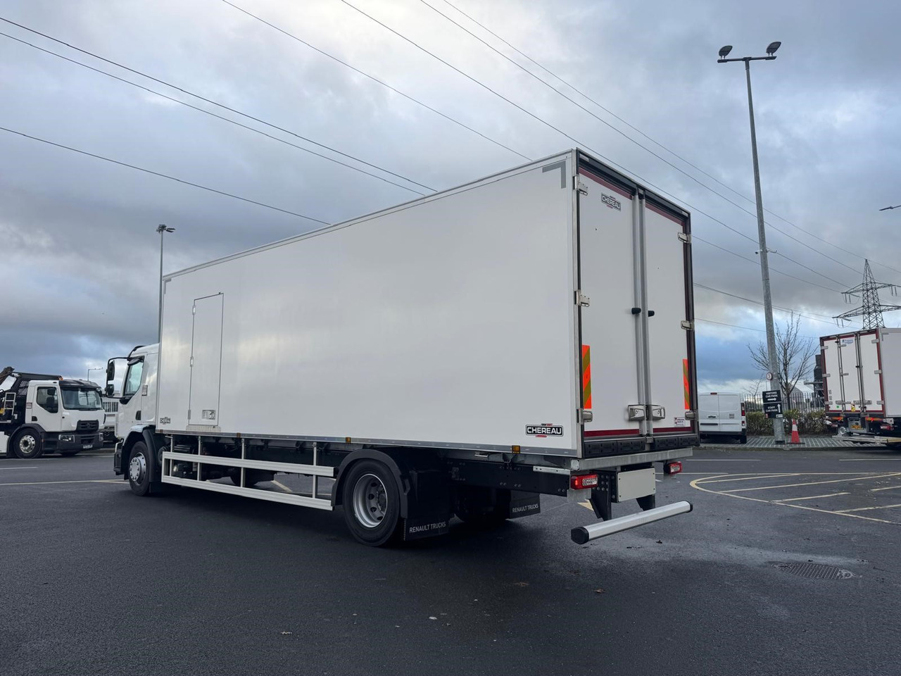 Renault Trucks D 18 Wide 4×2 with Chereau Body - משאית תיבה: תמונה 3 Renault Trucks D 18 Wide 4×2 with Chereau Body - משאית תיבה: תמונה 3