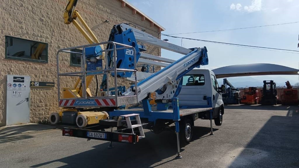 Socage 20d - פלטפורמה אווירית מותקנת על משאית: תמונה 5 Socage 20d - פלטפורמה אווירית מותקנת על משאית: תמונה 5