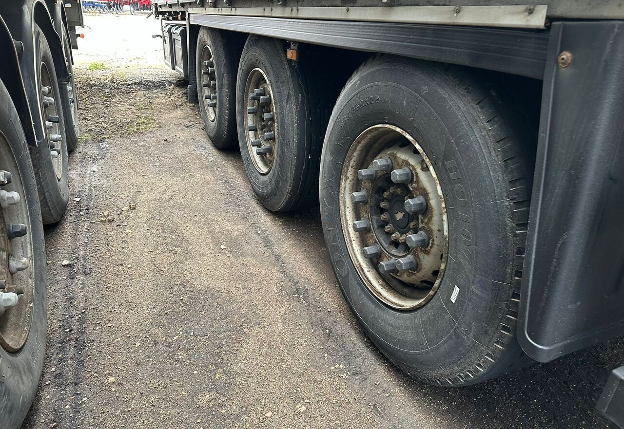 Schmitz Cargobull SCS 24 Boards curtainsider - סמיטריילר עם וילונות צד: תמונה 3 Schmitz Cargobull SCS 24 Boards curtainsider - סמיטריילר עם וילונות צד: תמונה 3