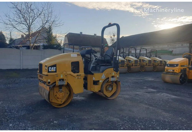 Caterpillar CB 24B road roller - רולר: תמונה 3 Caterpillar CB 24B road roller - רולר: תמונה 3