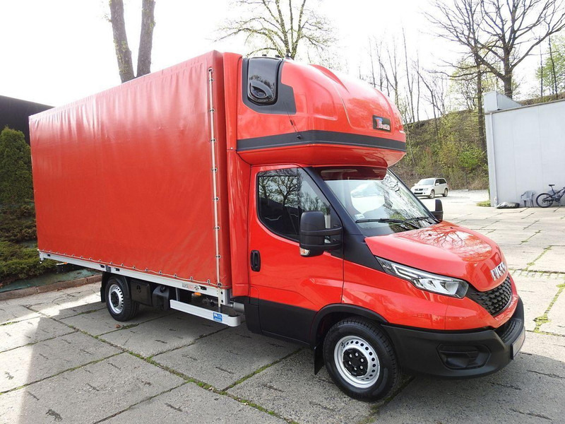 Iveco DAILY 35S18 PLANDEKA 10 PALET WEBASTO KLIMATYZACJA TEMPOMAT LEDY - כלי רכב מסחרי עם וילונות צד: תמונה 4 Iveco DAILY 35S18 PLANDEKA 10 PALET WEBASTO KLIMATYZACJA TEMPOMAT LEDY - כלי רכב מסחרי עם וילונות צד: תמונה 4