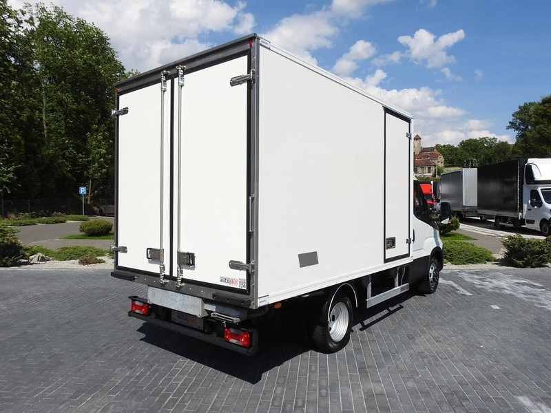 Iveco DAILY 50C15 CHŁODNIA KONTENER -5*C ZASILANIE 230V KLIMATYZACJA B - משאית קירור: תמונה 3 Iveco DAILY 50C15 CHŁODNIA KONTENER -5*C ZASILANIE 230V KLIMATYZACJA B - משאית קירור: תמונה 3