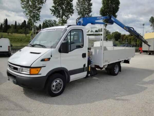 Iveco Daily 35C11 - flatbed+crane - משאית צד נופל/ שטוחה, משאית מנוף: תמונה 1 Iveco Daily 35C11 - flatbed+crane - משאית צד נופל/ שטוחה, משאית מנוף: תמונה 1