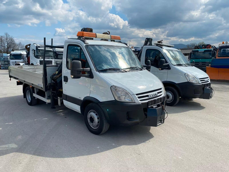 Iveco Daily 65C18 - Flatbed truck + crane - משאית צד נופל/ שטוחה, משאית מנוף: תמונה 2 Iveco Daily 65C18 - Flatbed truck + crane - משאית צד נופל/ שטוחה, משאית מנוף: תמונה 2