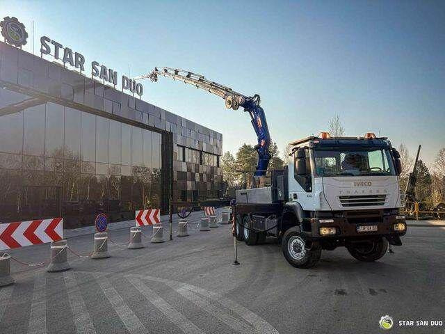 Iveco TRAKKER 450 6x6 PM41S FLY JIB Crane Kipper - משאית צד נופל/ שטוחה, משאית מנוף: תמונה 3 Iveco TRAKKER 450 6x6 PM41S FLY JIB Crane Kipper - משאית צד נופל/ שטוחה, משאית מנוף: תמונה 3