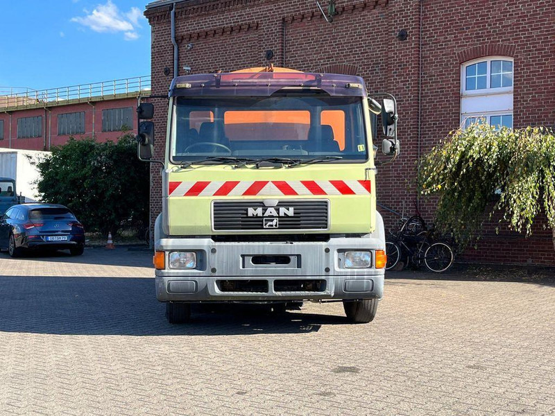 MAN 15.163 Utcaseprő - מטאטא כבישים: תמונה 3 MAN 15.163 Utcaseprő - מטאטא כבישים: תמונה 3