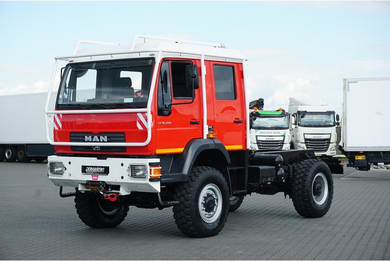 MAN LE 220 / 4 X 4 / DOKA / DO ZABUDOWY / KAMPER - משאית עם שלדת תא: תמונה 2 MAN LE 220 / 4 X 4 / DOKA / DO ZABUDOWY / KAMPER - משאית עם שלדת תא: תמונה 2