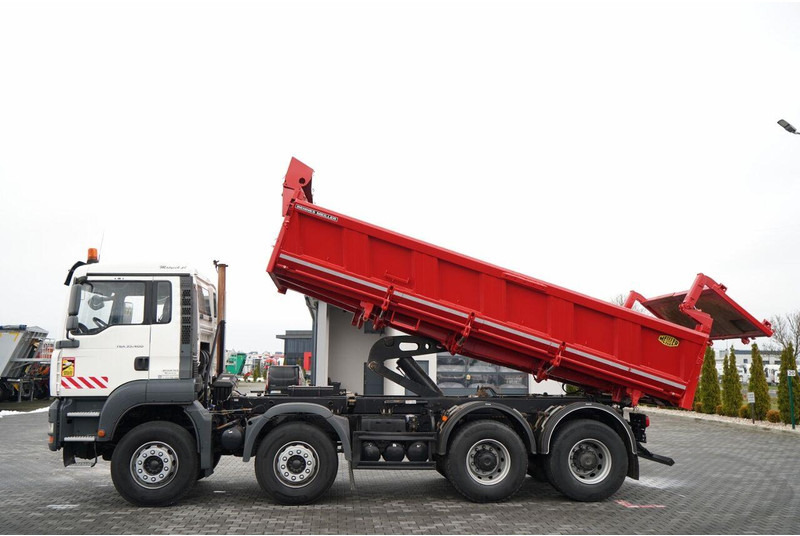 MAN TGA 35.400 / 8X4 / WYWROTKA 2 STR. / HYDROBURTA / HYDROKLAPA / M - מזהיר: תמונה 2 MAN TGA 35.400 / 8X4 / WYWROTKA 2 STR. / HYDROBURTA / HYDROKLAPA / M - מזהיר: תמונה 2