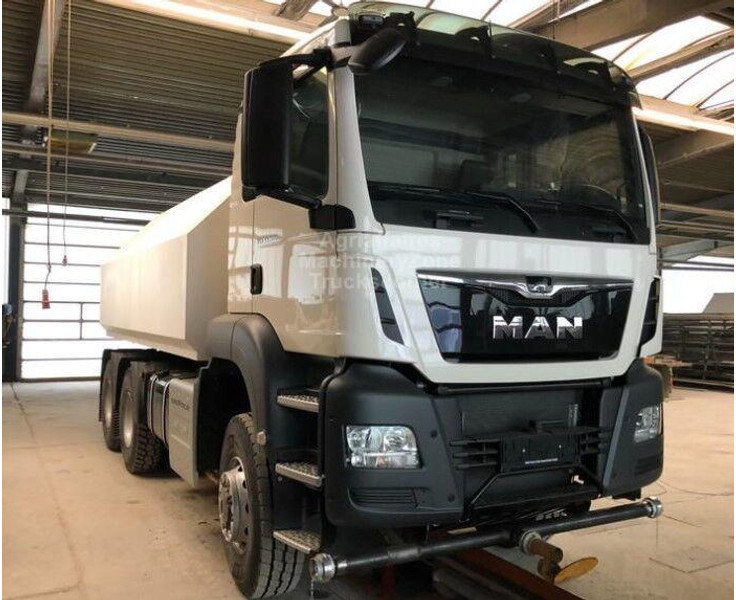 MAN TGS 33.500 - משאית מכל: תמונה 2 MAN TGS 33.500 - משאית מכל: תמונה 2