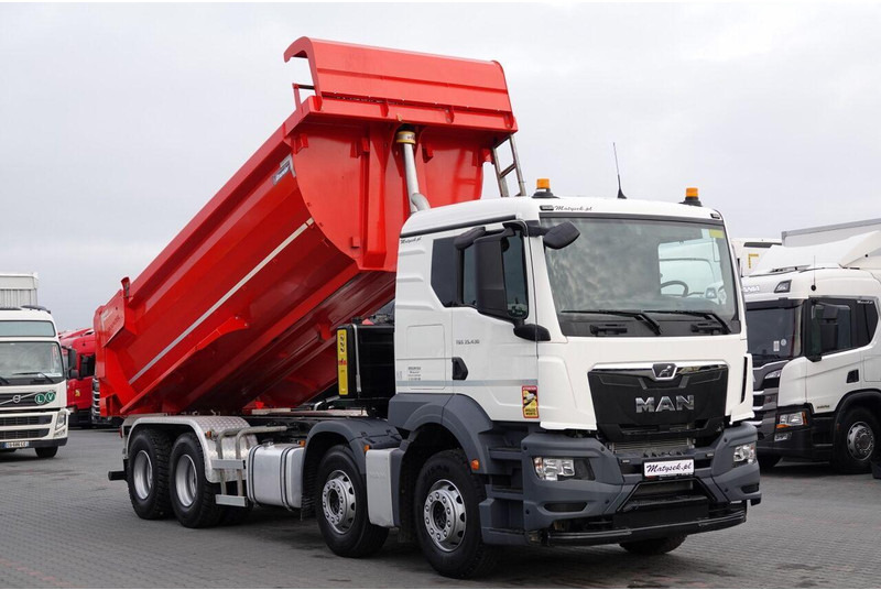 MAN TGS 35.430 / 8X4 / WYWROTKA TYLNOZSYPOWA / HYDROKLAPA / OPONY 10 - מזהיר: תמונה 4 MAN TGS 35.430 / 8X4 / WYWROTKA TYLNOZSYPOWA / HYDROKLAPA / OPONY 10 - מזהיר: תמונה 4