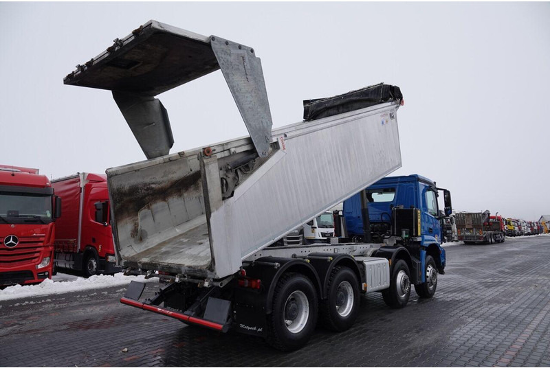 Mercedes-Benz AROCS 3243 / 8x4 / WYWROTKA 20m3 / TYLNOZSYP / EURO 6 / OPONY 10 - מזהיר: תמונה 4 Mercedes-Benz AROCS 3243 / 8x4 / WYWROTKA 20m3 / TYLNOZSYP / EURO 6 / OPONY 10 - מזהיר: תמונה 4