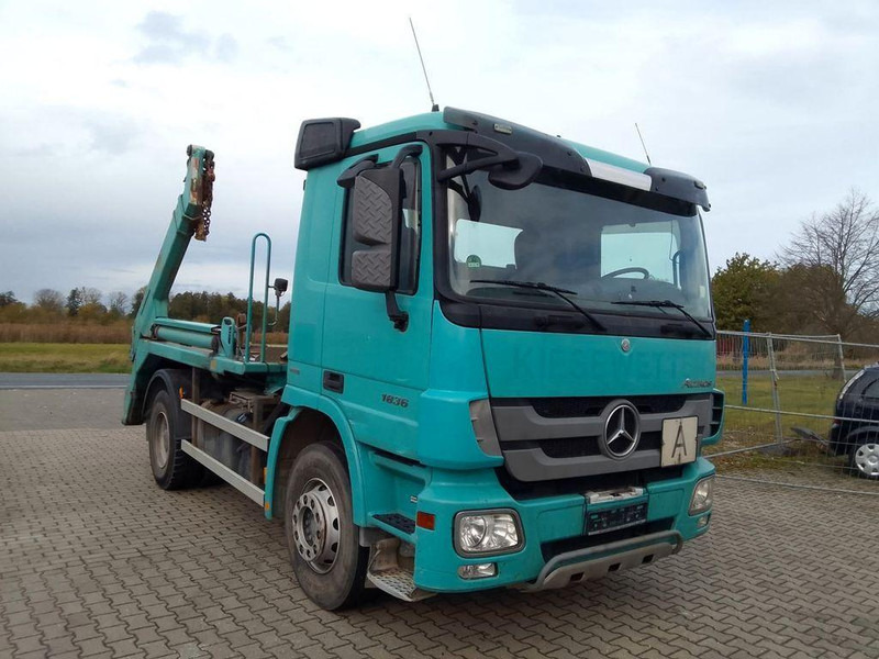Mercedes-Benz Actros 1836 - משאית דילוג העמסה: תמונה 2 Mercedes-Benz Actros 1836 - משאית דילוג העמסה: תמונה 2