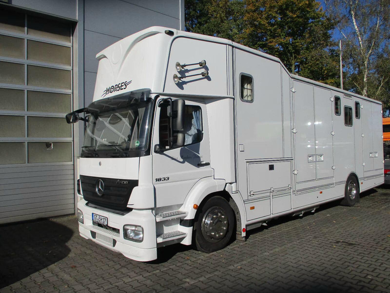 Mercedes-Benz Axor 1833 - Horse transporter - משאית סוסים: תמונה 1 Mercedes-Benz Axor 1833 - Horse transporter - משאית סוסים: תמונה 1
