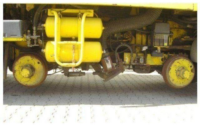 Mercedes-Benz SK 1820 4x2 Schienenreinigungs Kehrmaschine RAIL - מטאטא כבישים: תמונה 2 Mercedes-Benz SK 1820 4x2 Schienenreinigungs Kehrmaschine RAIL - מטאטא כבישים: תמונה 2