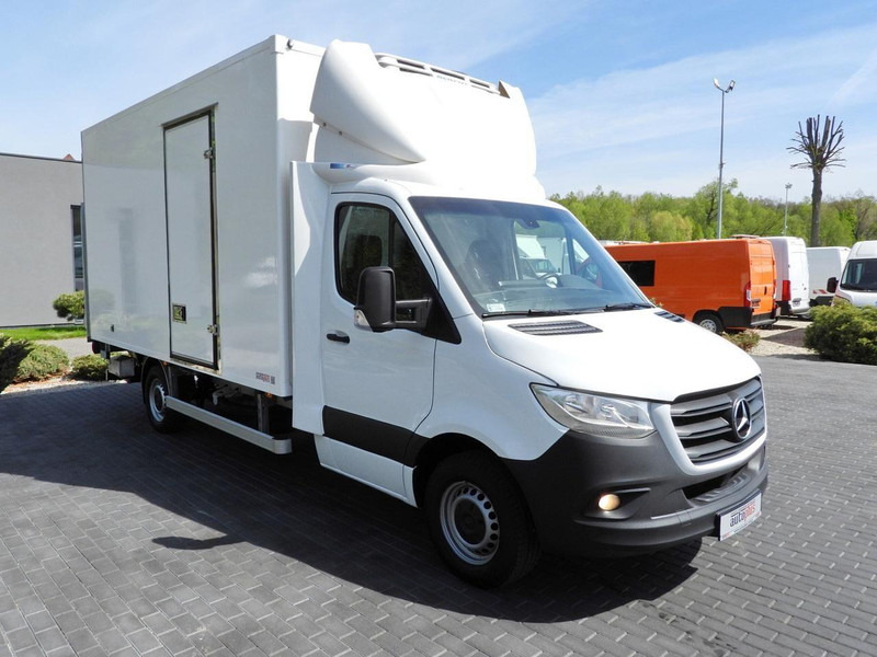 Mercedes-Benz SPRINTER 316 CHŁODNIA KONTENER 0*C WINDA 8 PALET TEMPOMAT PNEUMA - כלי רכב מסחרי לקירור: תמונה 4 Mercedes-Benz SPRINTER 316 CHŁODNIA KONTENER 0*C WINDA 8 PALET TEMPOMAT PNEUMA - כלי רכב מסחרי לקירור: תמונה 4