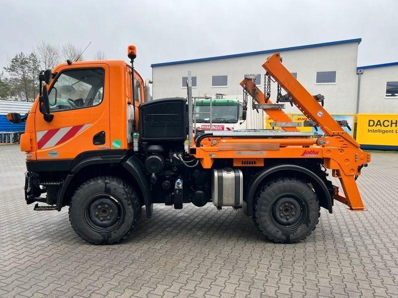 Mercedes-Benz Unimog U 20 4x4 Skip loader - משאית דילוג העמסה: תמונה 4 Mercedes-Benz Unimog U 20 4x4 Skip loader - משאית דילוג העמסה: תמונה 4