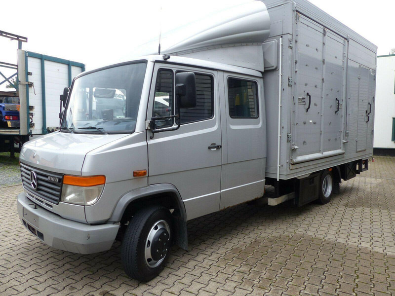 Mercedes-Benz Vario 818 Doka horse transporter + Tail lift - משאית סוסים: תמונה 1 Mercedes-Benz Vario 818 Doka horse transporter + Tail lift - משאית סוסים: תמונה 1