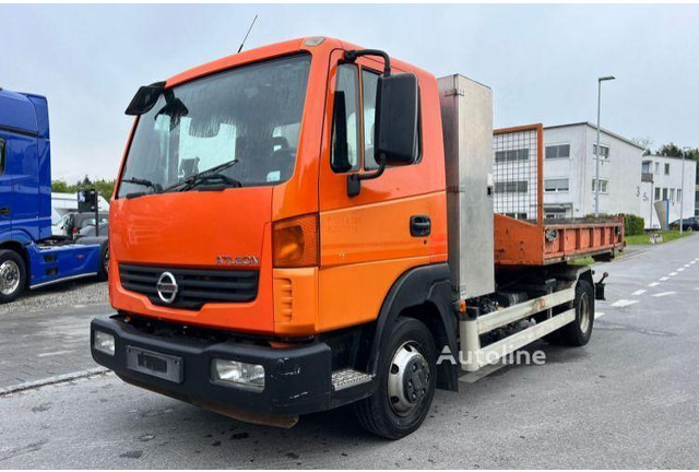 Nissan Atleon 80.19 - Hook lift truck+tipper - משאית הרמת וו: תמונה 2 Nissan Atleon 80.19 - Hook lift truck+tipper - משאית הרמת וו: תמונה 2