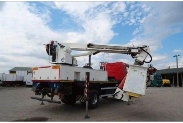 Renault KERAX 410.19 4x4 Emelőkosaras Cela 17m - משאית, משאית מנוף: תמונה 5 Renault KERAX 410.19 4x4 Emelőkosaras Cela 17m - משאית, משאית מנוף: תמונה 5