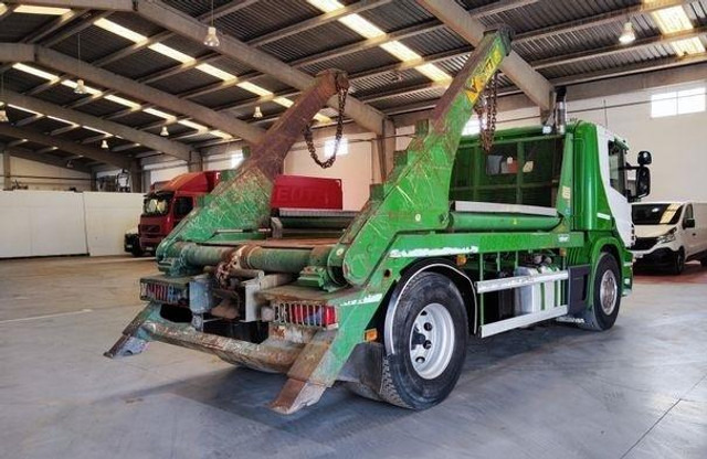 Scania P360 Hyvalift - משאית דילוג העמסה: תמונה 3 Scania P360 Hyvalift - משאית דילוג העמסה: תמונה 3