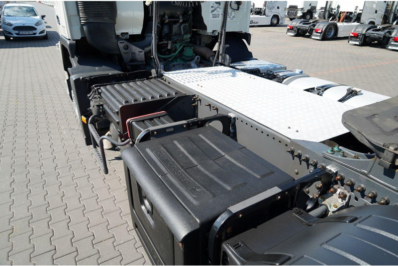 יחידת טרקטור Volvo FM 380 / PEŁNY ADR / NISKA KABINA / DZIENNA KABINA / SPROWADZONY: תמונה 13 יחידת טרקטור Volvo FM 380 / PEŁNY ADR / NISKA KABINA / DZIENNA KABINA / SPROWADZONY: תמונה 13