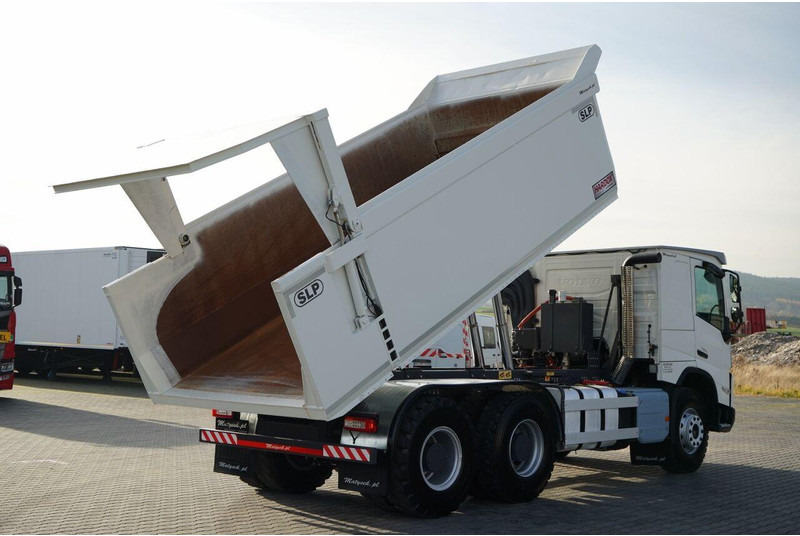 Volvo FMX 550 / 6x4 / WYWROTKA / WOZIDŁO / HARDOX / HYDRAULICZNA KLAPA - מזהיר: תמונה 4 Volvo FMX 550 / 6x4 / WYWROTKA / WOZIDŁO / HARDOX / HYDRAULICZNA KLAPA - מזהיר: תמונה 4