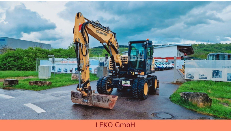 Yanmar B 95W Mit Drei Löffeln und Ein Hammer - מחפר גלגלים: תמונה 3 Yanmar B 95W Mit Drei Löffeln und Ein Hammer - מחפר גלגלים: תמונה 3