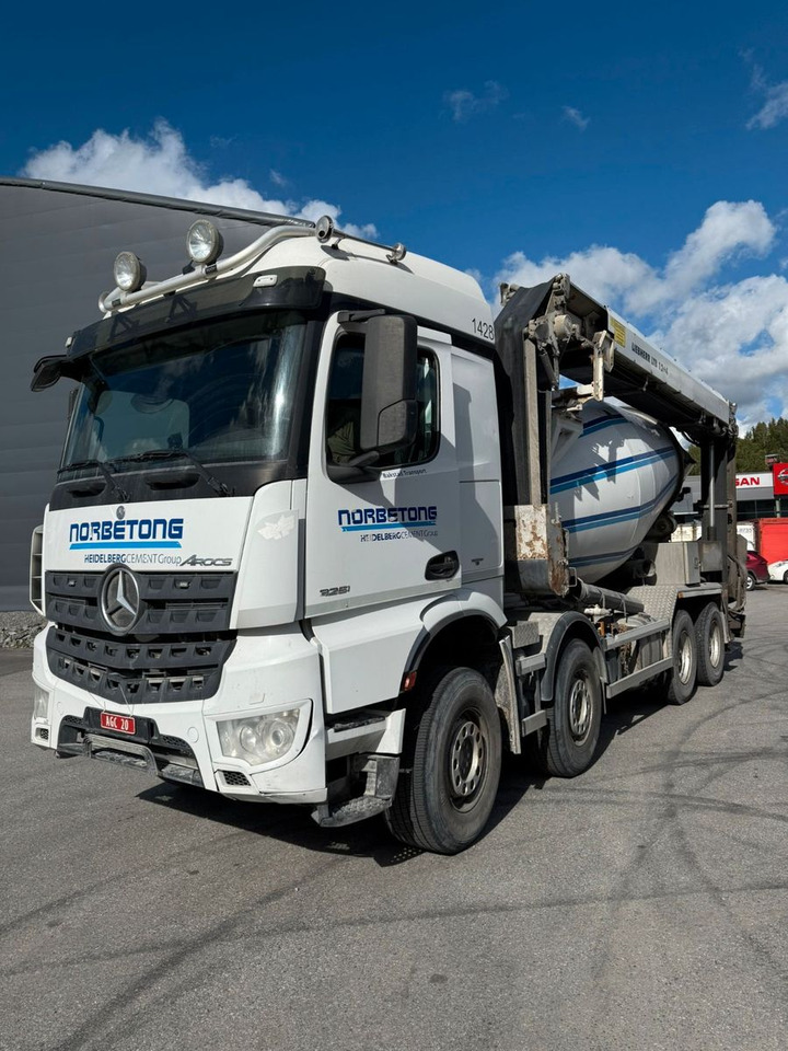 Mercedes-Benz 3251 / 9 m3 mixer + Liebher 12+4 - משאית מערבלת בטון: תמונה 3 Mercedes-Benz 3251 / 9 m3 mixer + Liebher 12+4 - משאית מערבלת בטון: תמונה 3