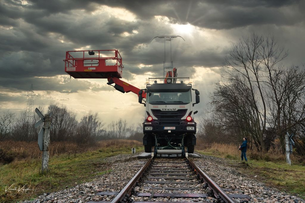Iveco TRAKER 4x4 RAIL ROAD PALFINGER SCHIENEN TWO WAY - פלטפורמה אווירית מותקנת על משאית: תמונה 3 Iveco TRAKER 4x4 RAIL ROAD PALFINGER SCHIENEN TWO WAY - פלטפורמה אווירית מותקנת על משאית: תמונה 3