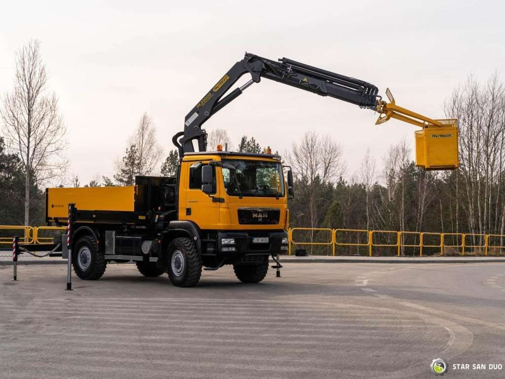 MAN TGM 18.340 4x4 PALFINGER PK 20002 CRANE BASKET MAN TGM 18.340 4x4 PALFINGER PK 20002 CRANE BASKET - משאית מנוף, משאית צד נופל/ שטוחה: תמונה 2 MAN TGM 18.340 4x4 PALFINGER PK 20002 CRANE BASKET MAN TGM 18.340 4x4 PALFINGER PK 20002 CRANE BASKET - משאית מנוף, משאית צד נופל/ שטוחה: תמונה 2