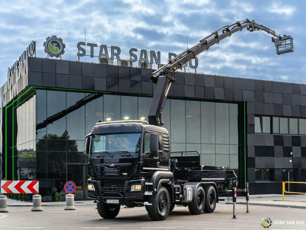 MAN TGS 26.420 6x6 HMF 3000 K6 Fly Jib Crane Basket - משאית מנוף: תמונה 1 MAN TGS 26.420 6x6 HMF 3000 K6 Fly Jib Crane Basket - משאית מנוף: תמונה 1