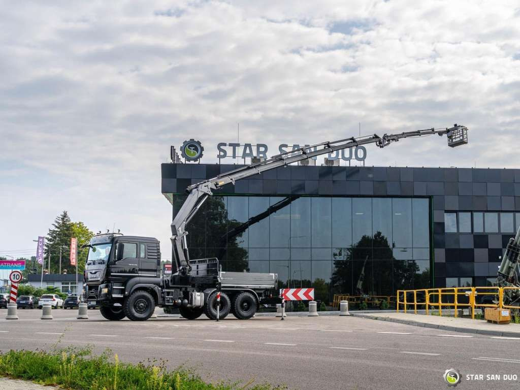 MAN TGS 26.420 6x6 HMF 3000 K6 Fly Jib Crane Basket - משאית מנוף: תמונה 3 MAN TGS 26.420 6x6 HMF 3000 K6 Fly Jib Crane Basket - משאית מנוף: תמונה 3